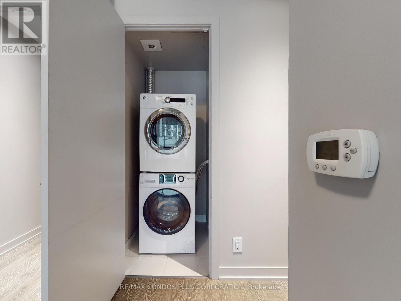 1807 - 11 Charlotte Street, Toronto, Ontario  M5V 0M6 - Photo 41 - C12550044