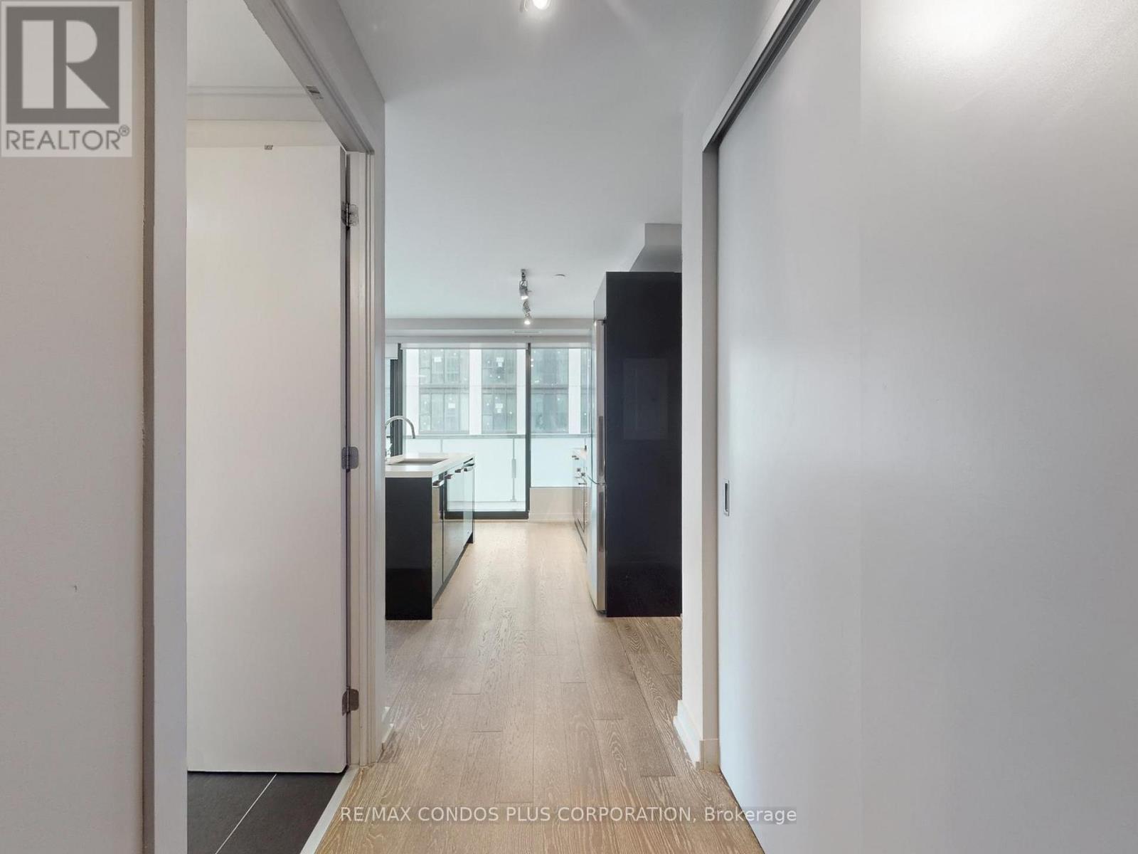 1807 - 11 Charlotte Street, Toronto, Ontario  M5V 0M6 - Photo 42 - C12550044