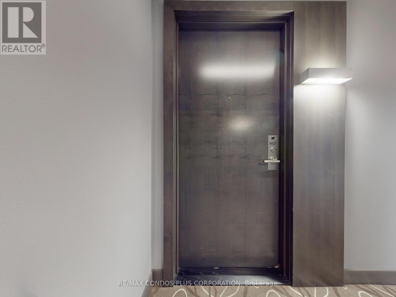 1807 - 11 Charlotte Street, Toronto, Ontario  M5V 0M6 - Photo 6 - C12550044