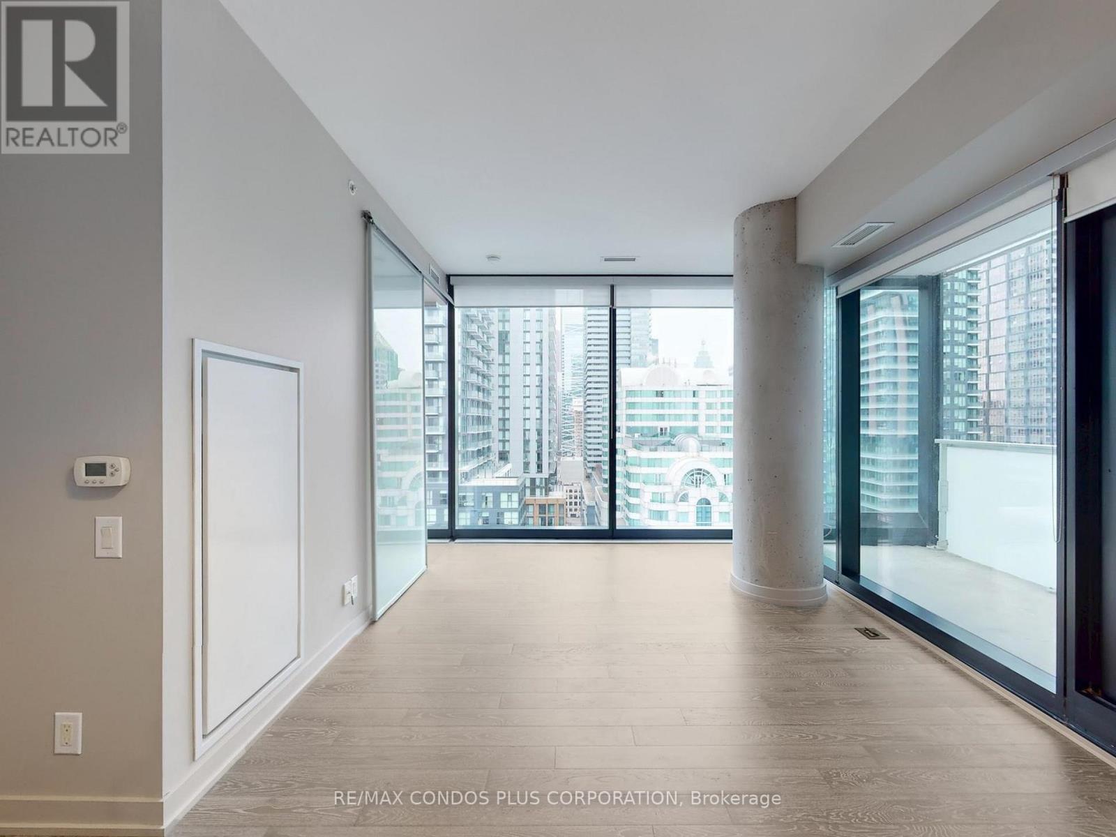 1807 - 11 Charlotte Street, Toronto, Ontario  M5V 0M6 - Photo 8 - C12550044