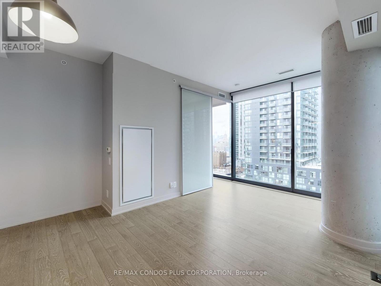 1807 - 11 Charlotte Street, Toronto, Ontario  M5V 0M6 - Photo 9 - C12550044