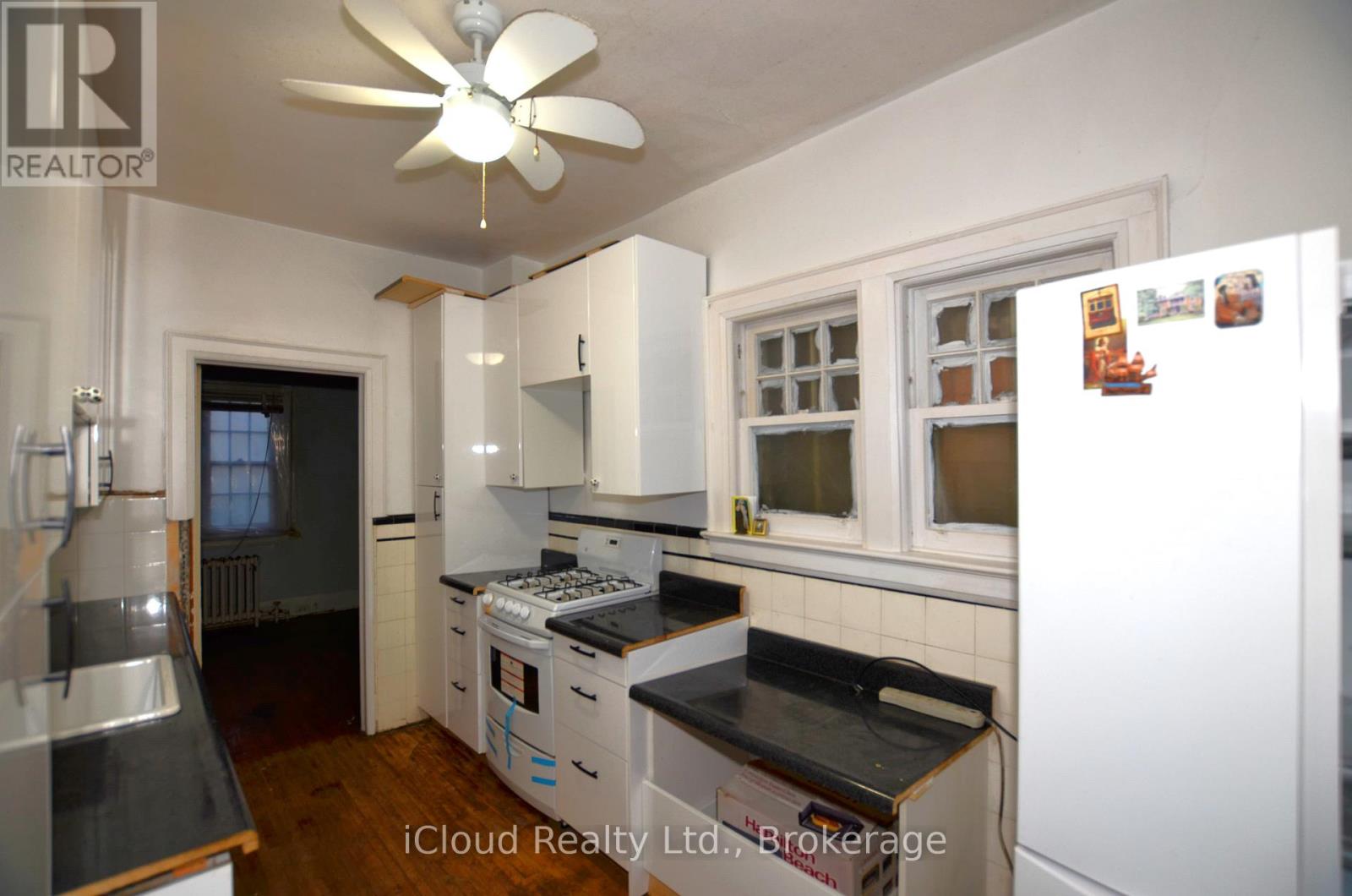 63 Ulster Street, Toronto, Ontario  M5S 1E6 - Photo 18 - C12550048