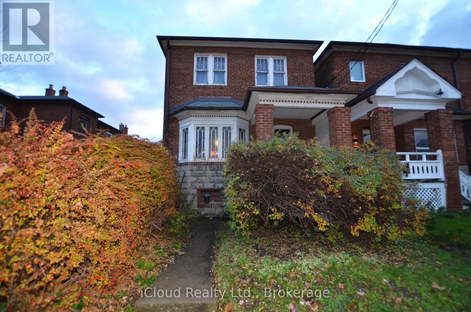 63 Ulster Street, Toronto, Ontario  M5S 1E6 - Photo 2 - C12550048