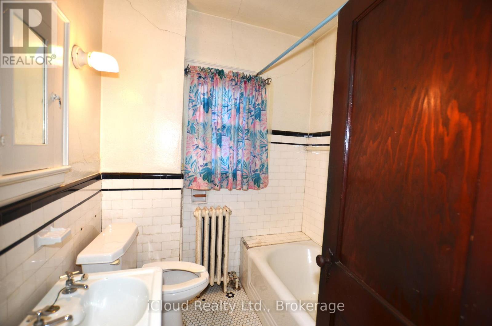 63 Ulster Street, Toronto, Ontario  M5S 1E6 - Photo 37 - C12550048