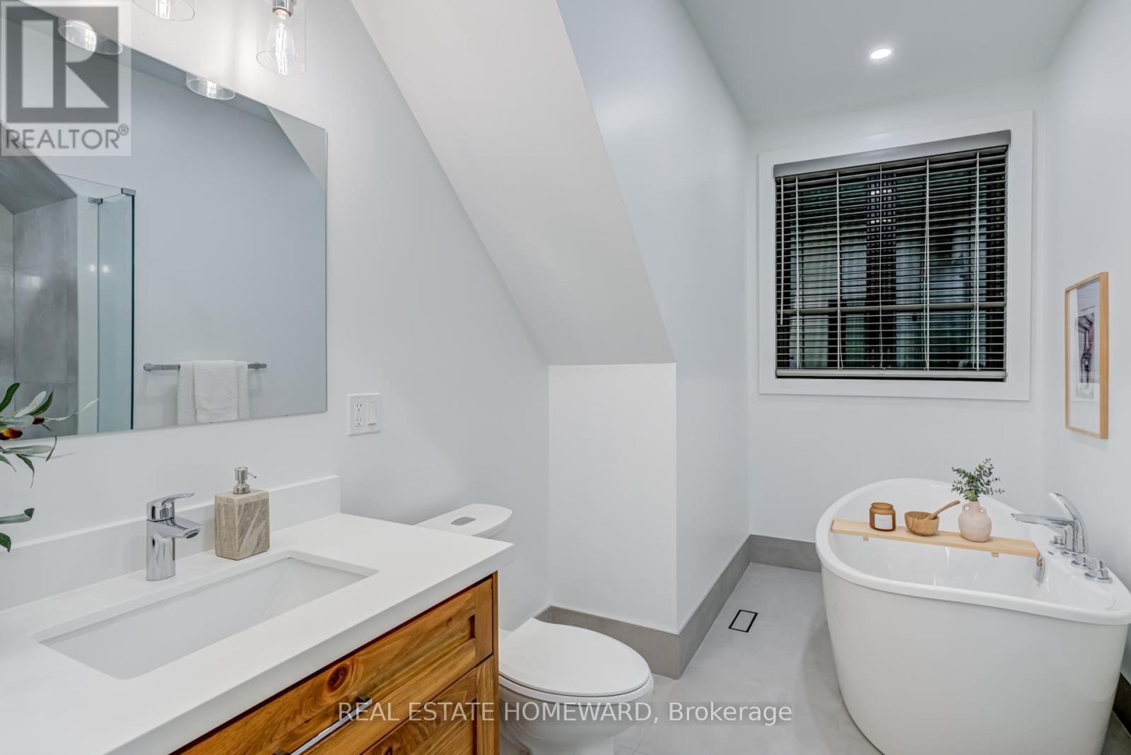 46 Boulton Avenue, Toronto, Ontario  M4M 2J5 - Photo 15 - E12550028