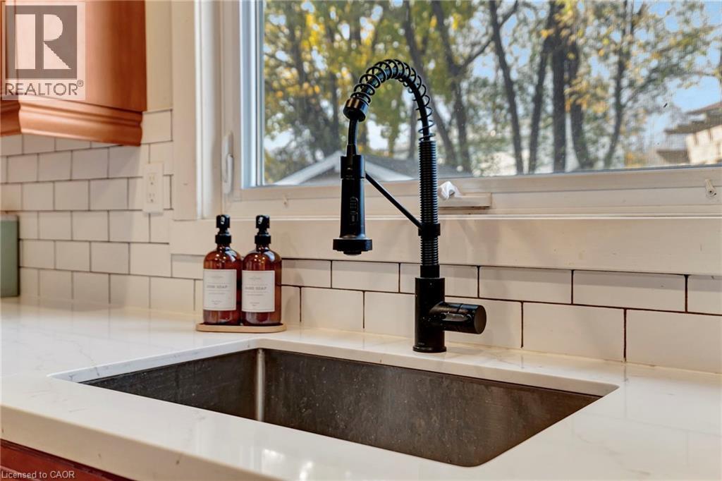 8 Grenoble Road, Hamilton, Ontario  L9C 6K6 - Photo 7 - 40787918