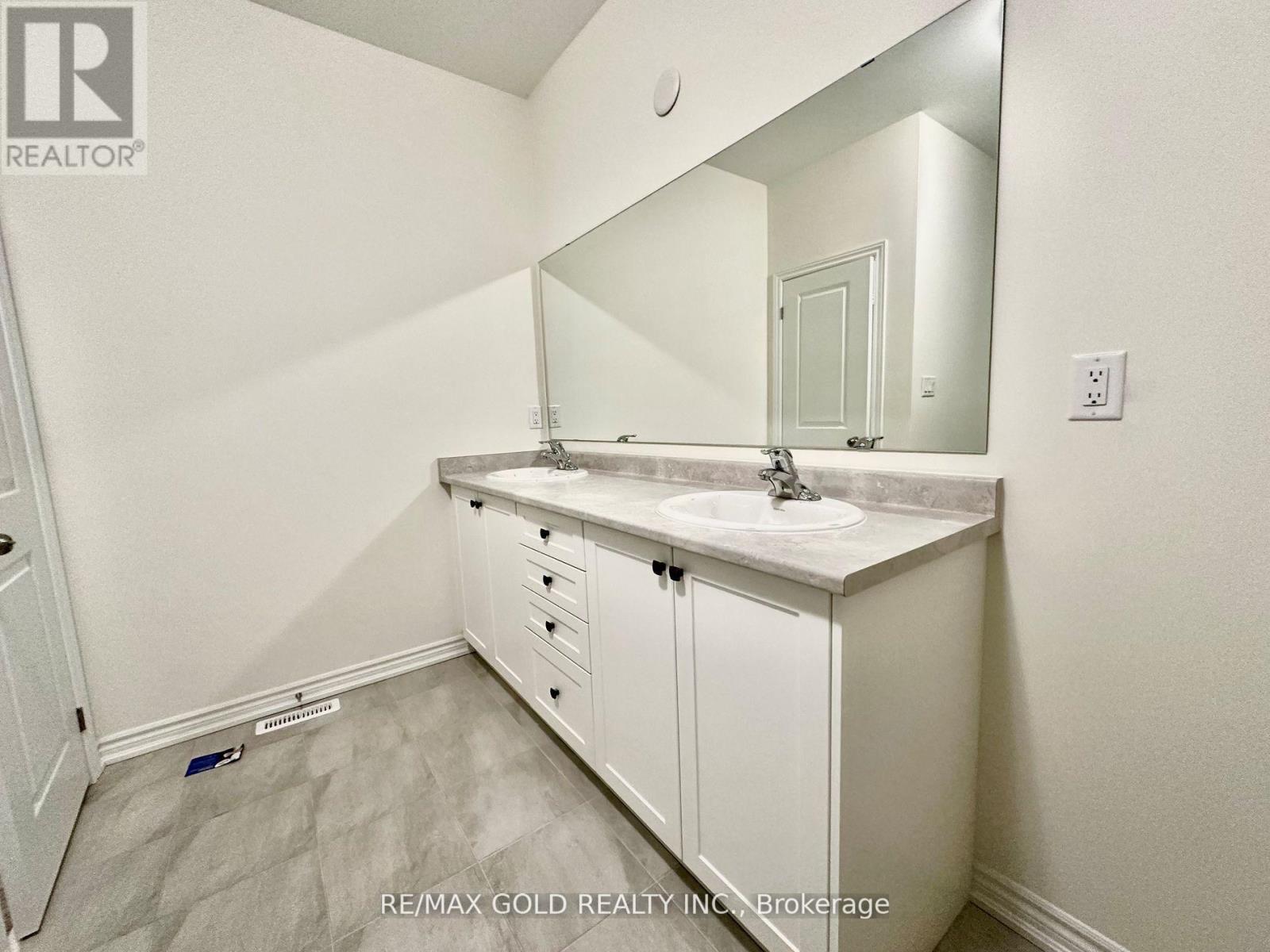 49 Singhampton Road, Vaughan, Ontario  L4H 5J7 - Photo 11 - N12550006