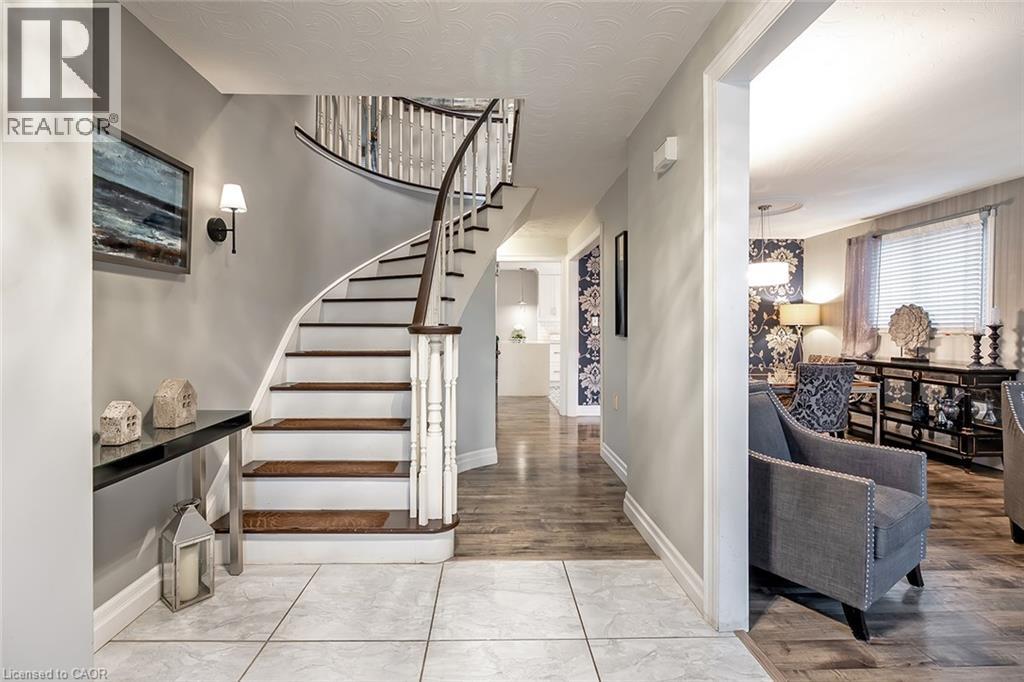 383 East 24th Street, Hamilton, Ontario L8V 4W8 - Photo 4 - 40788150