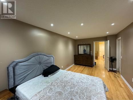 866 Khan Crescent, Mississauga, Ontario  L5V 2R4 - Photo 12 - W12550000