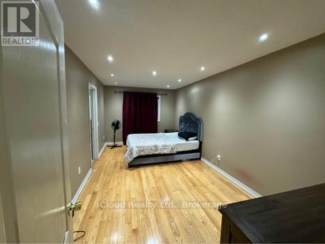 866 Khan Crescent, Mississauga, Ontario  L5V 2R4 - Photo 13 - W12550000