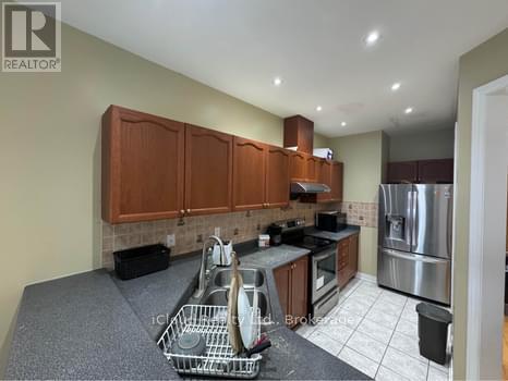 866 Khan Crescent, Mississauga, Ontario  L5V 2R4 - Photo 8 - W12550000