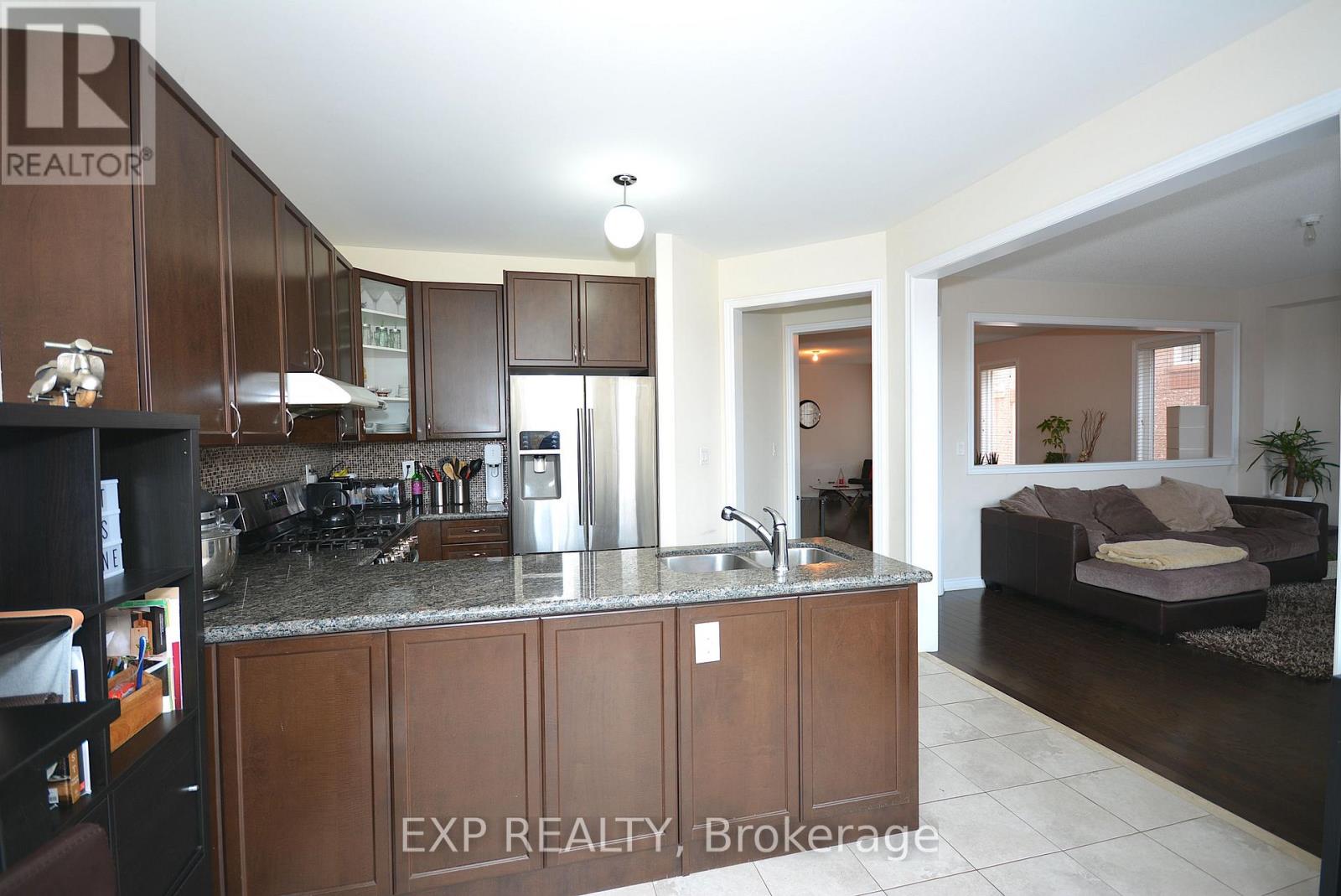 2105 Falling Green Drive, Oakville, Ontario  L6M 0G1 - Photo 11 - W12550024