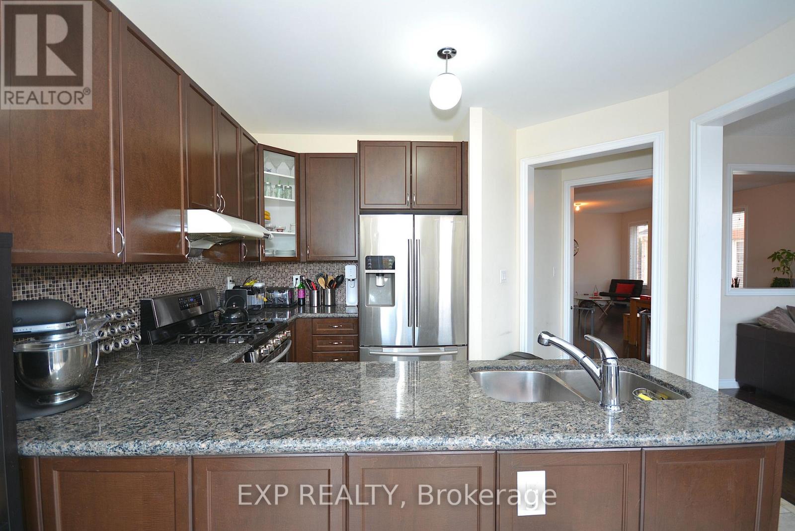 2105 Falling Green Drive, Oakville, Ontario  L6M 0G1 - Photo 12 - W12550024