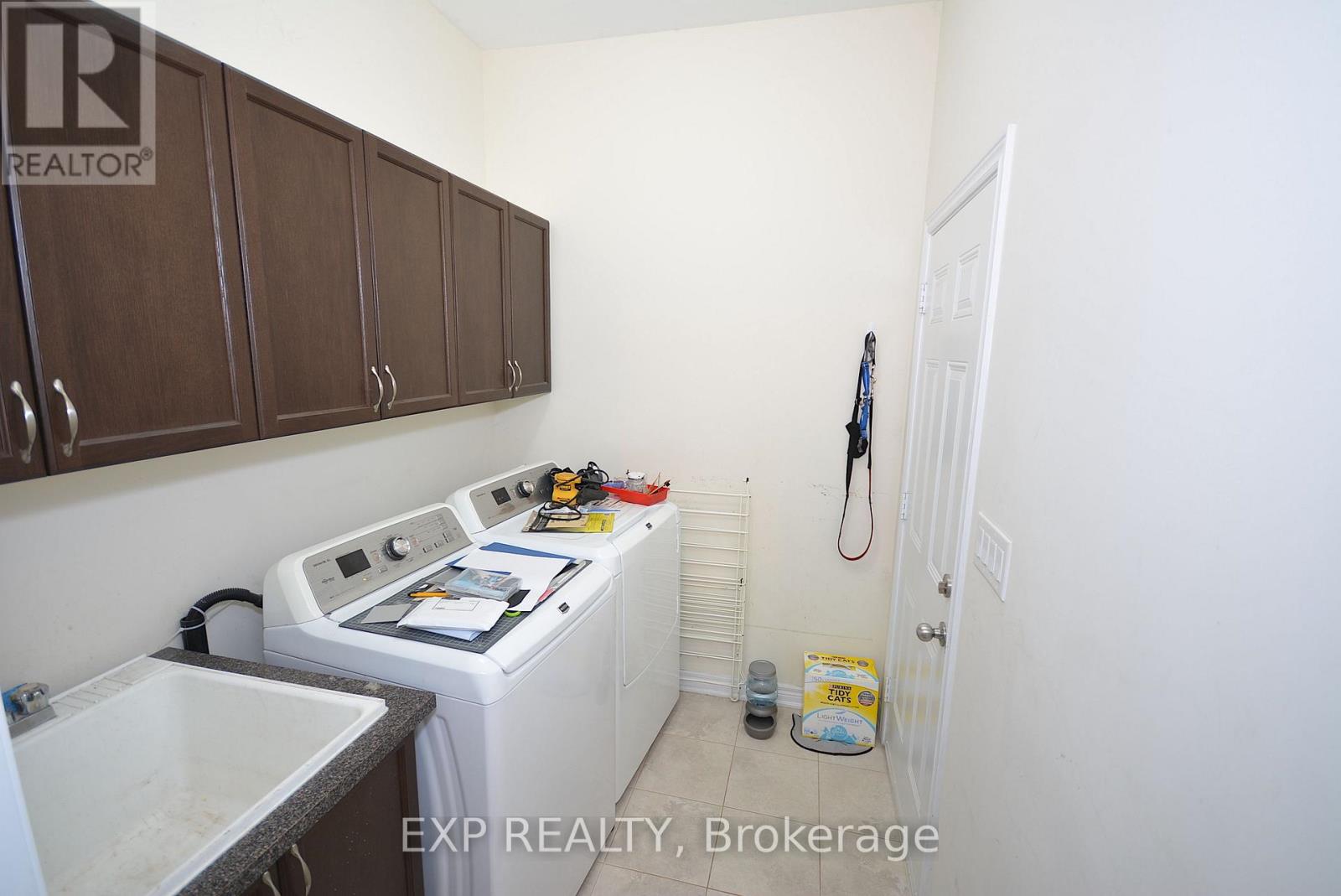 2105 Falling Green Drive, Oakville, Ontario  L6M 0G1 - Photo 16 - W12550024