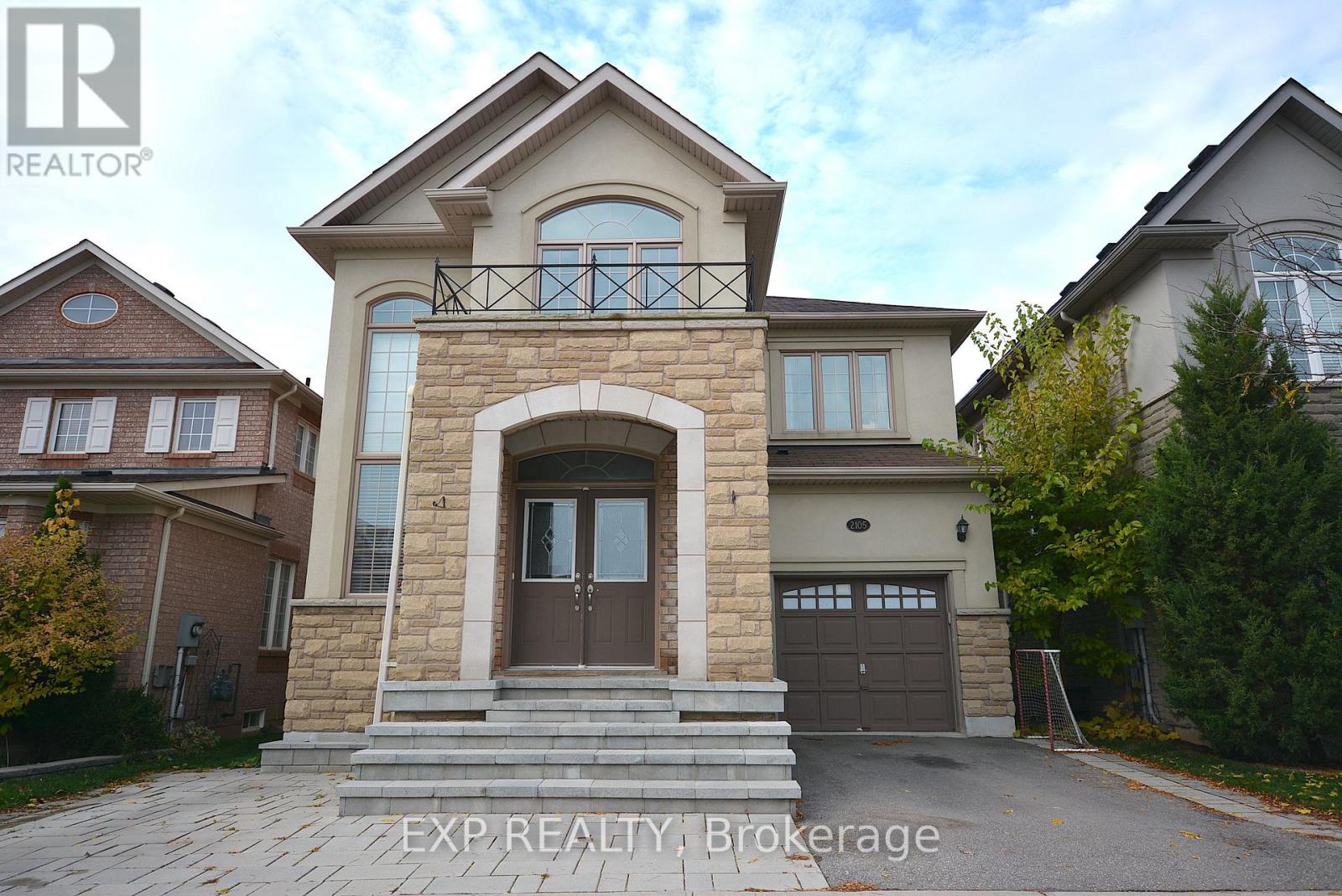 2105 Falling Green Drive, Oakville, Ontario  L6M 0G1 - Photo 2 - W12550024