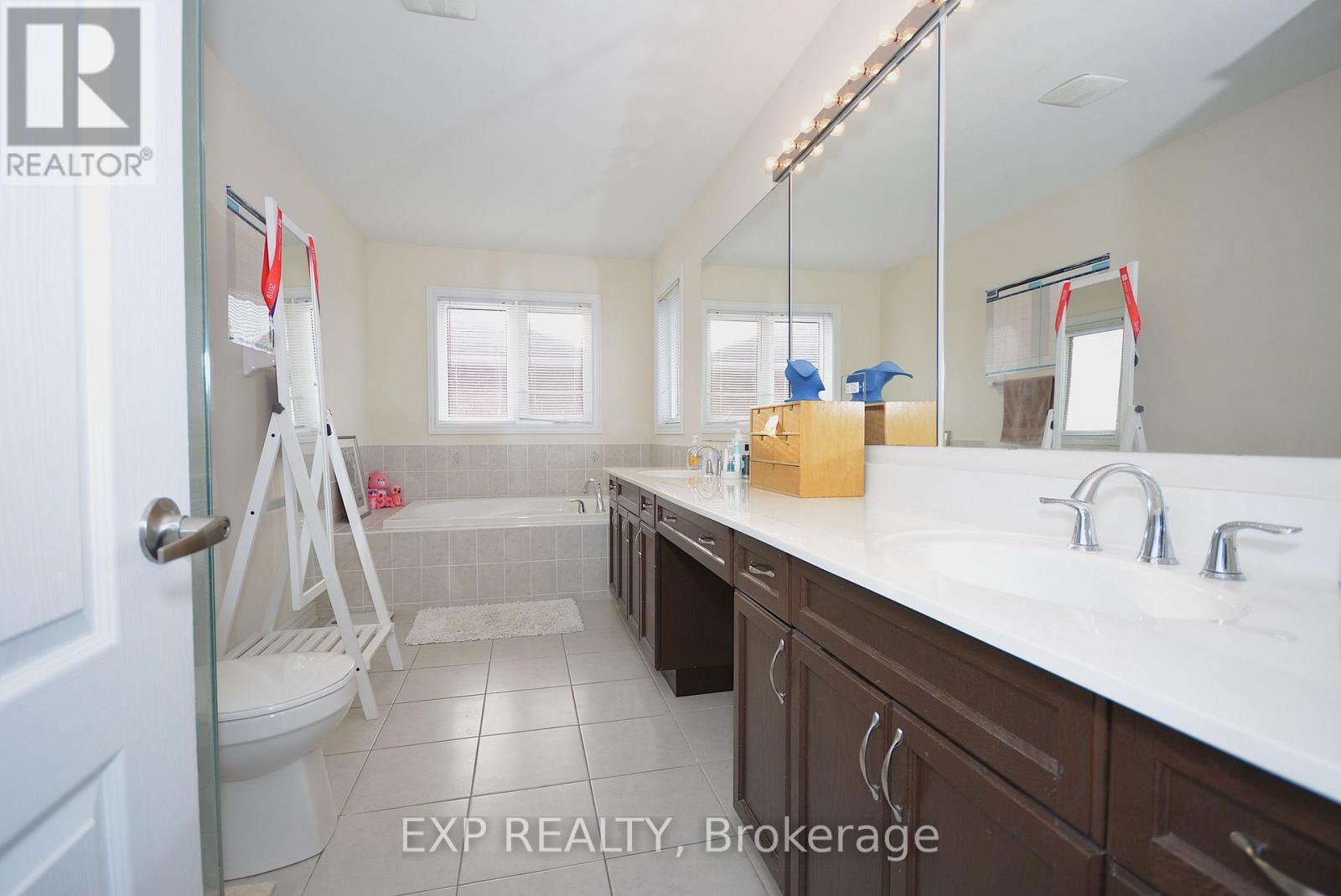 2105 Falling Green Drive, Oakville, Ontario  L6M 0G1 - Photo 25 - W12550024