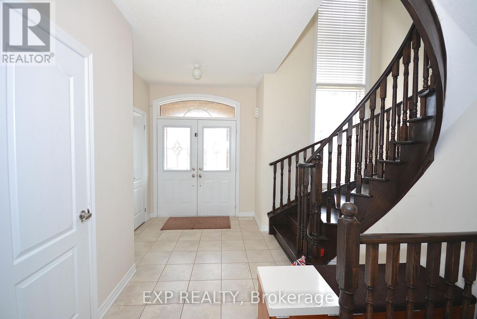 2105 Falling Green Drive, Oakville, Ontario  L6M 0G1 - Photo 3 - W12550024