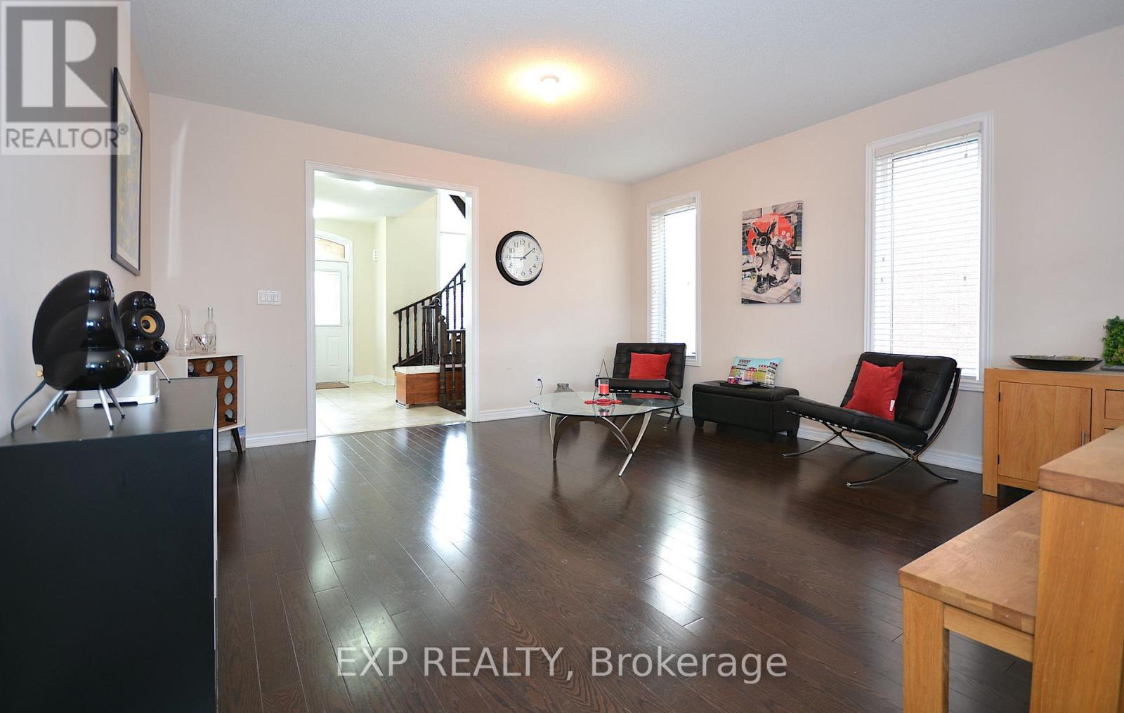 2105 Falling Green Drive, Oakville, Ontario  L6M 0G1 - Photo 5 - W12550024