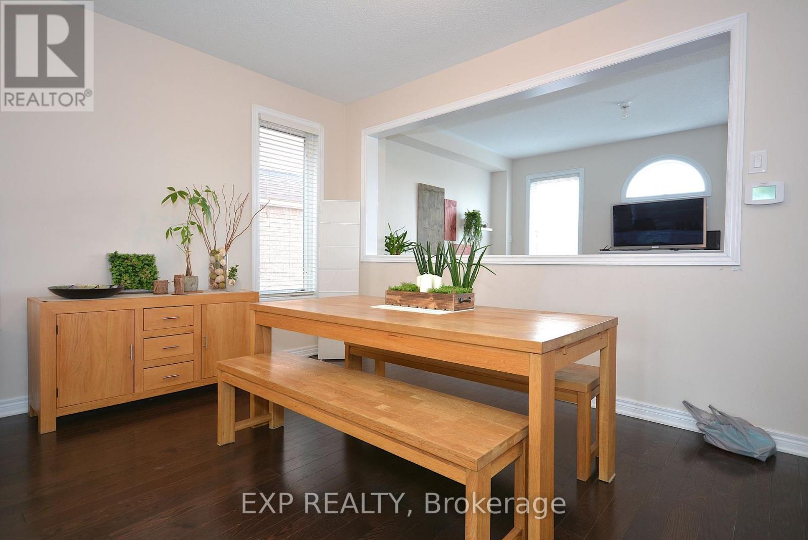 2105 Falling Green Drive, Oakville, Ontario  L6M 0G1 - Photo 6 - W12550024