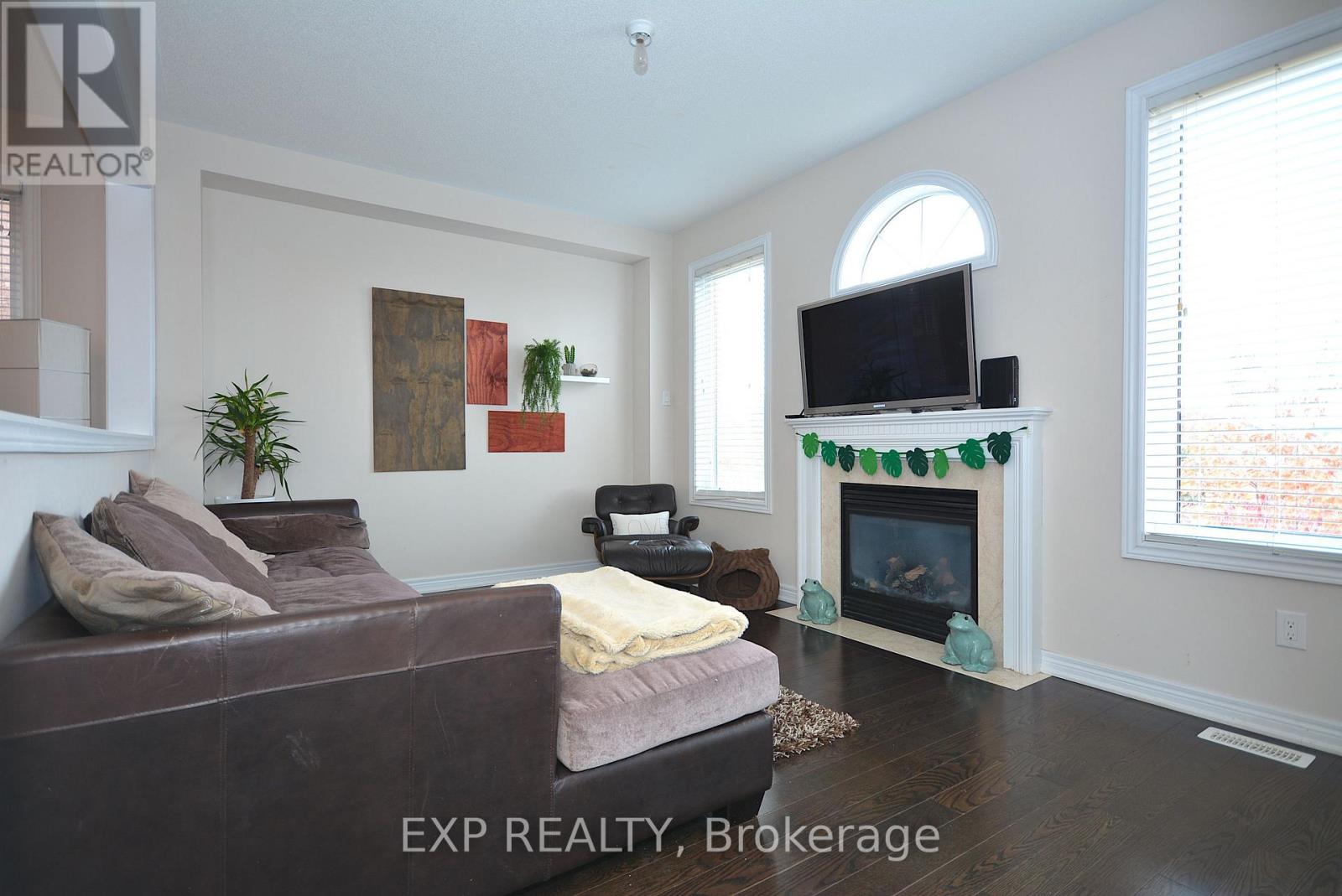 2105 Falling Green Drive, Oakville, Ontario  L6M 0G1 - Photo 7 - W12550024