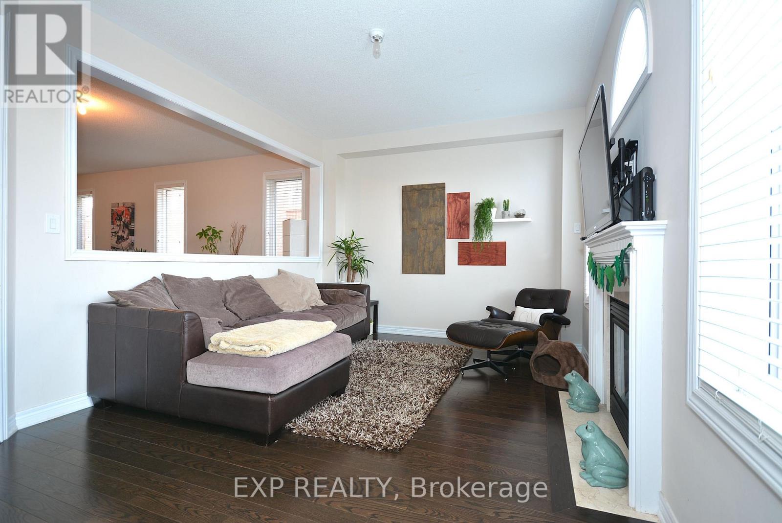 2105 Falling Green Drive, Oakville, Ontario  L6M 0G1 - Photo 8 - W12550024