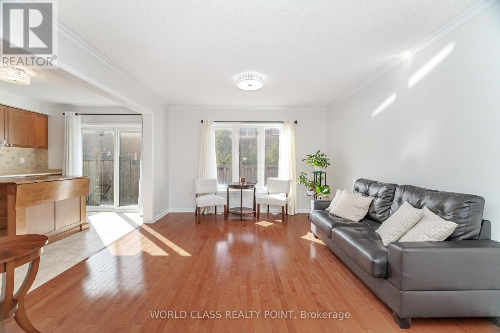 834 Herman Way, Milton, Ontario  L9T 2C4 - Photo 5 - W12550034