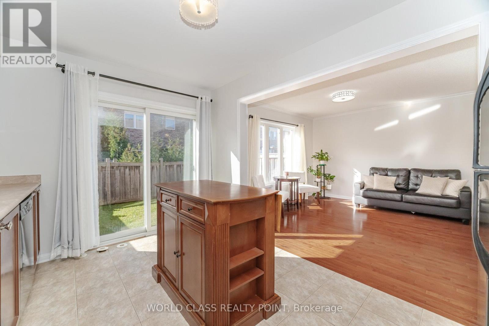 834 Herman Way, Milton, Ontario  L9T 2C4 - Photo 8 - W12550034