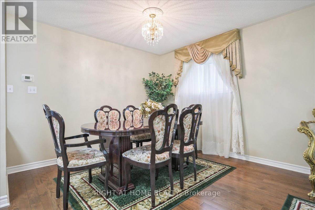 Upper - 5322 Lismic Boulevard, Mississauga, Ontario  L5V 1P5 - Photo 11 - W12550056