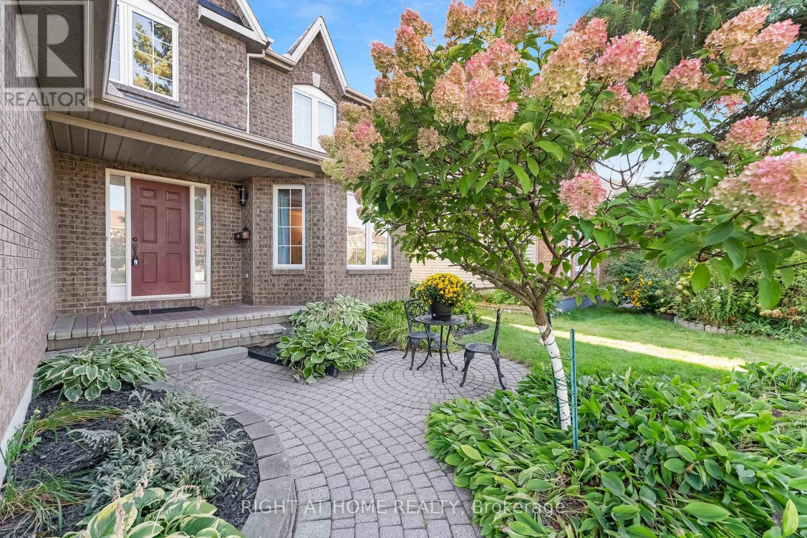 6196 Ravine Way, Ottawa, Ontario  K1C 2W4 - Photo 2 - X12550102