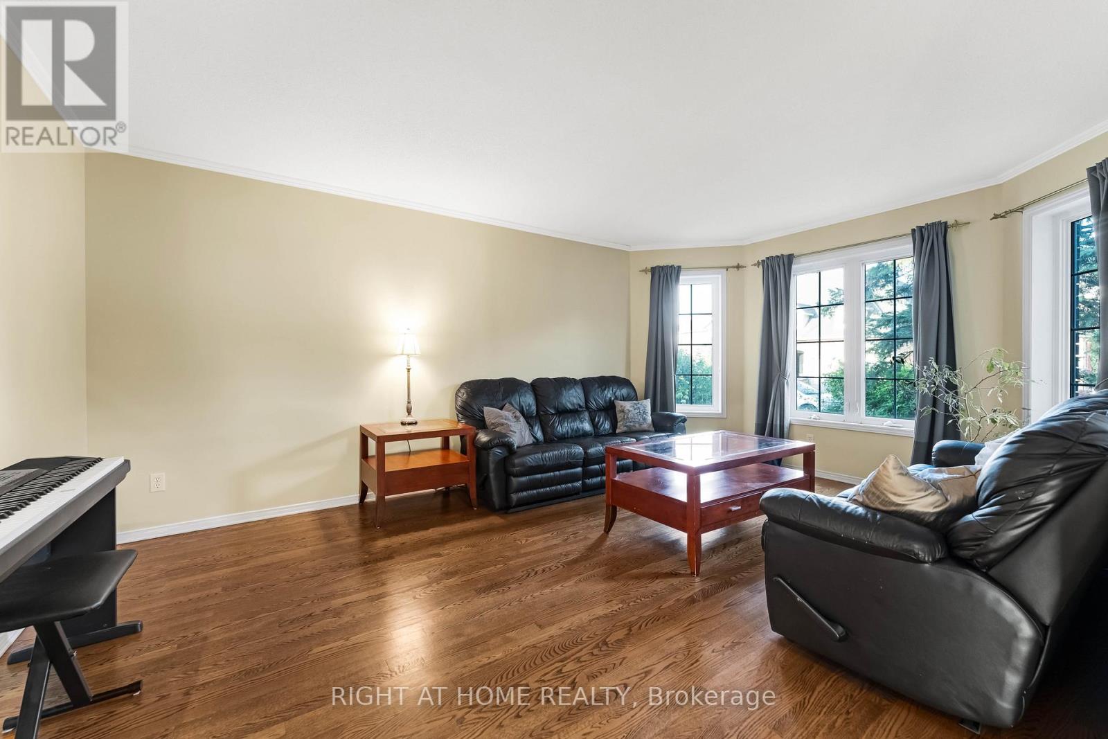 6196 Ravine Way, Ottawa, Ontario  K1C 2W4 - Photo 7 - X12550102