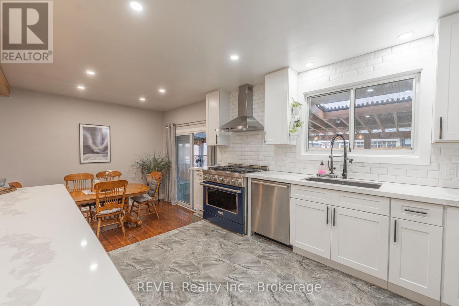 11 Lindbergh Drive, Fort Erie, Ontario L2A 2Z5 - Photo 12 - X12550066