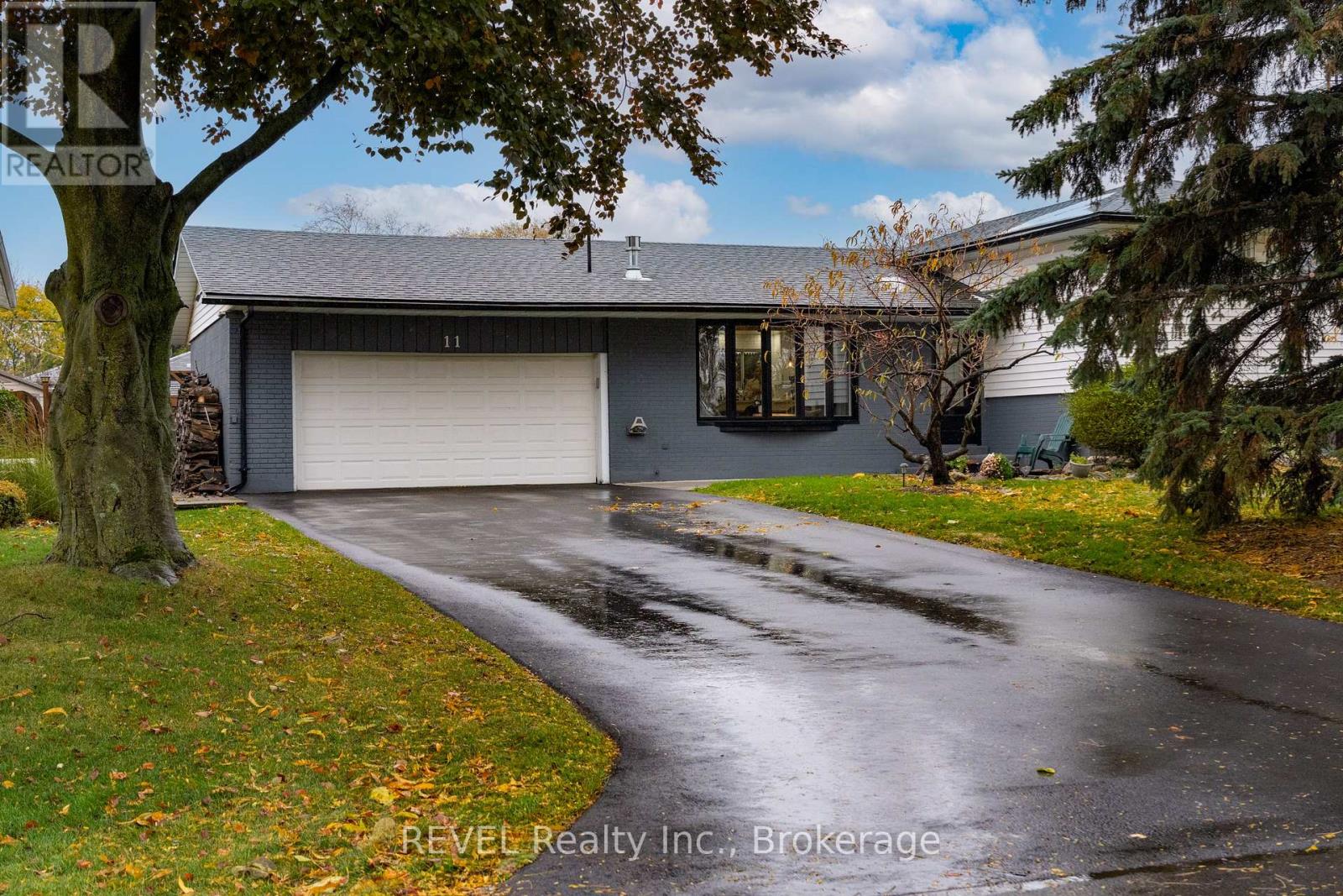 11 Lindbergh Drive, Fort Erie, Ontario L2A 2Z5 - Photo 3 - X12550066