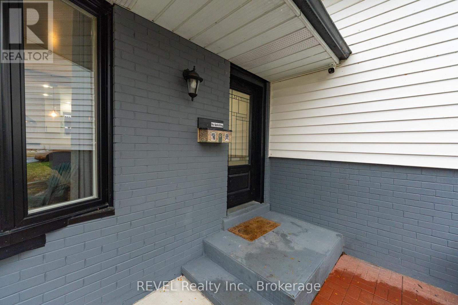 11 Lindbergh Drive, Fort Erie, Ontario L2A 2Z5 - Photo 4 - X12550066