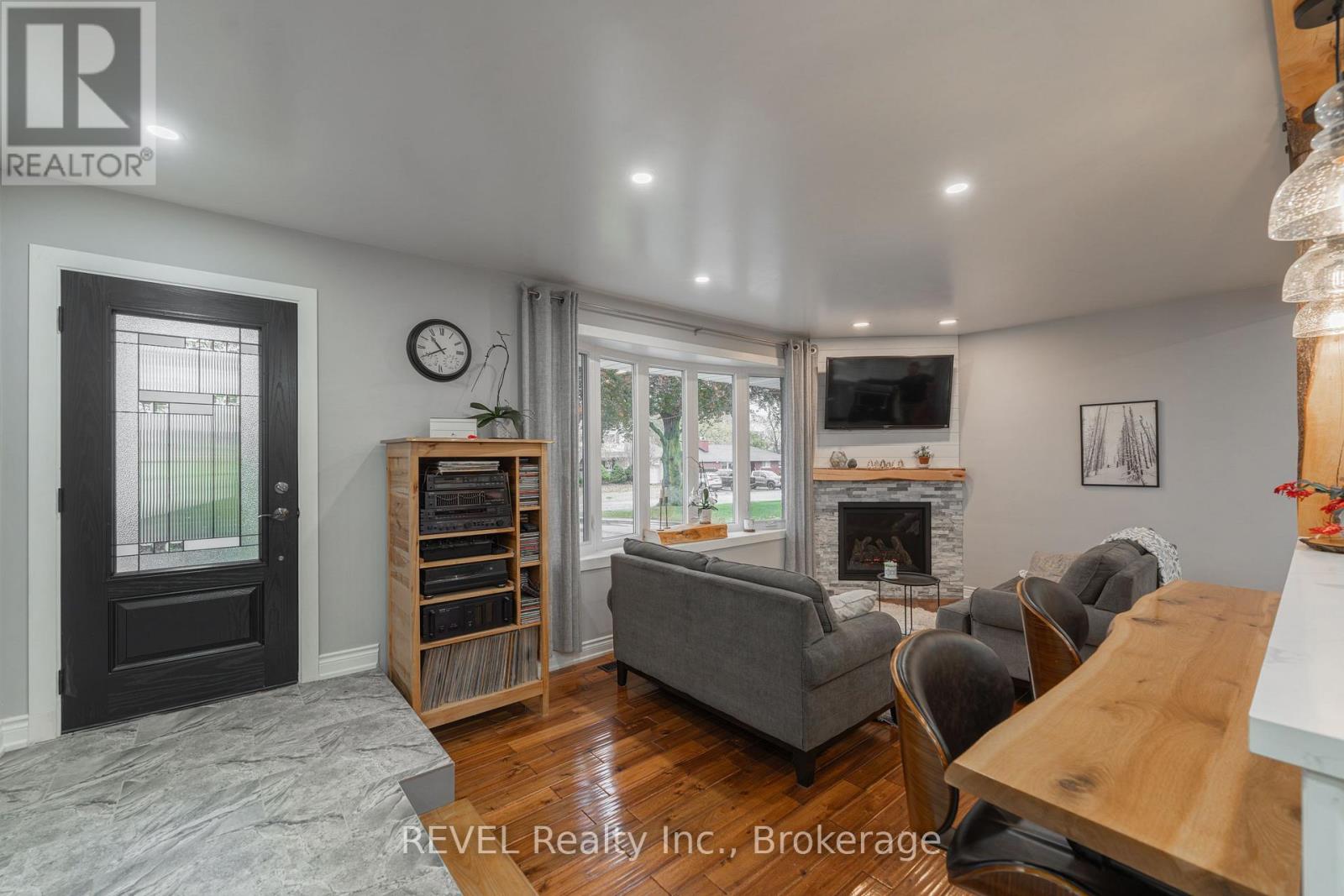 11 Lindbergh Drive, Fort Erie, Ontario L2A 2Z5 - Photo 6 - X12550066