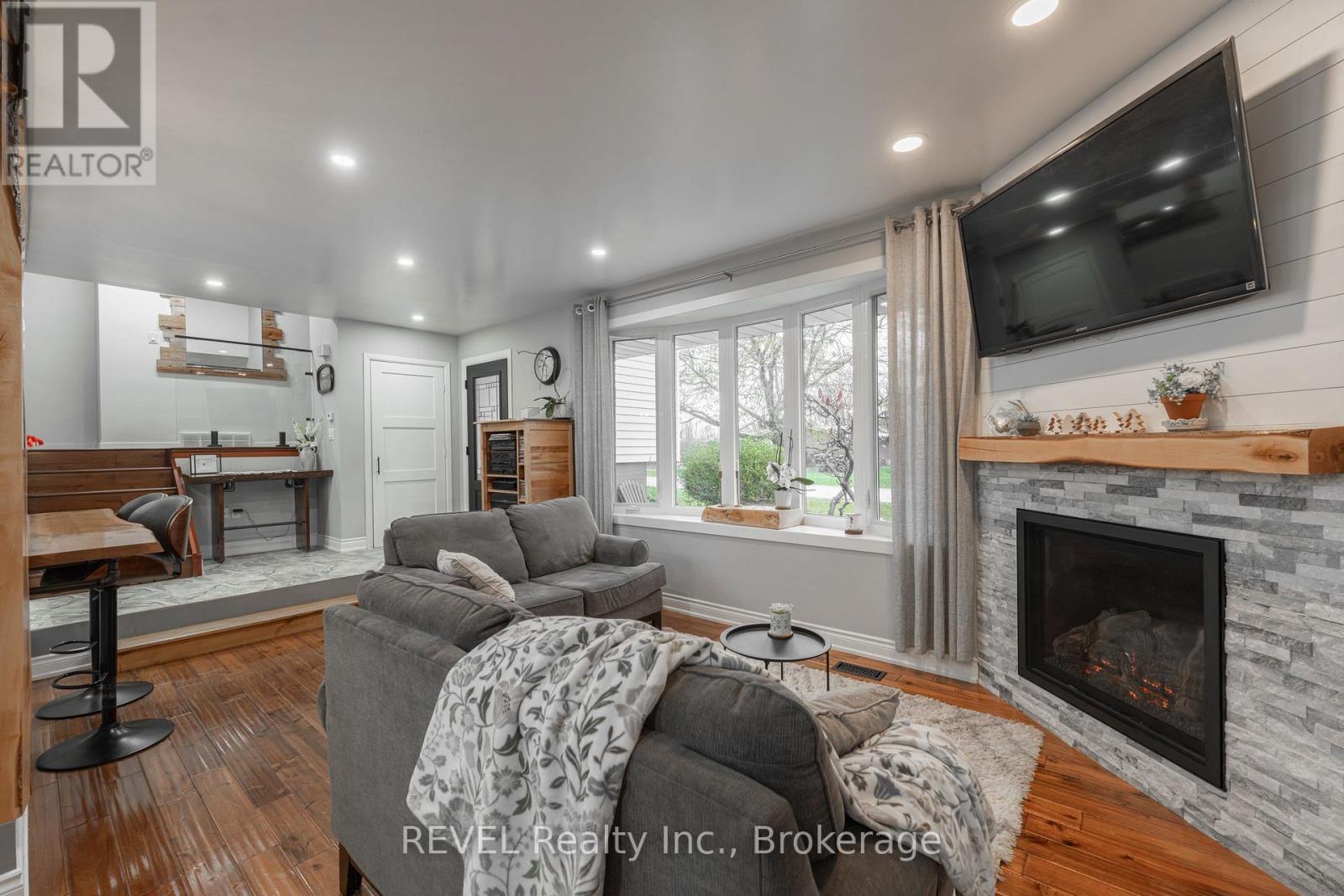 11 Lindbergh Drive, Fort Erie, Ontario L2A 2Z5 - Photo 7 - X12550066