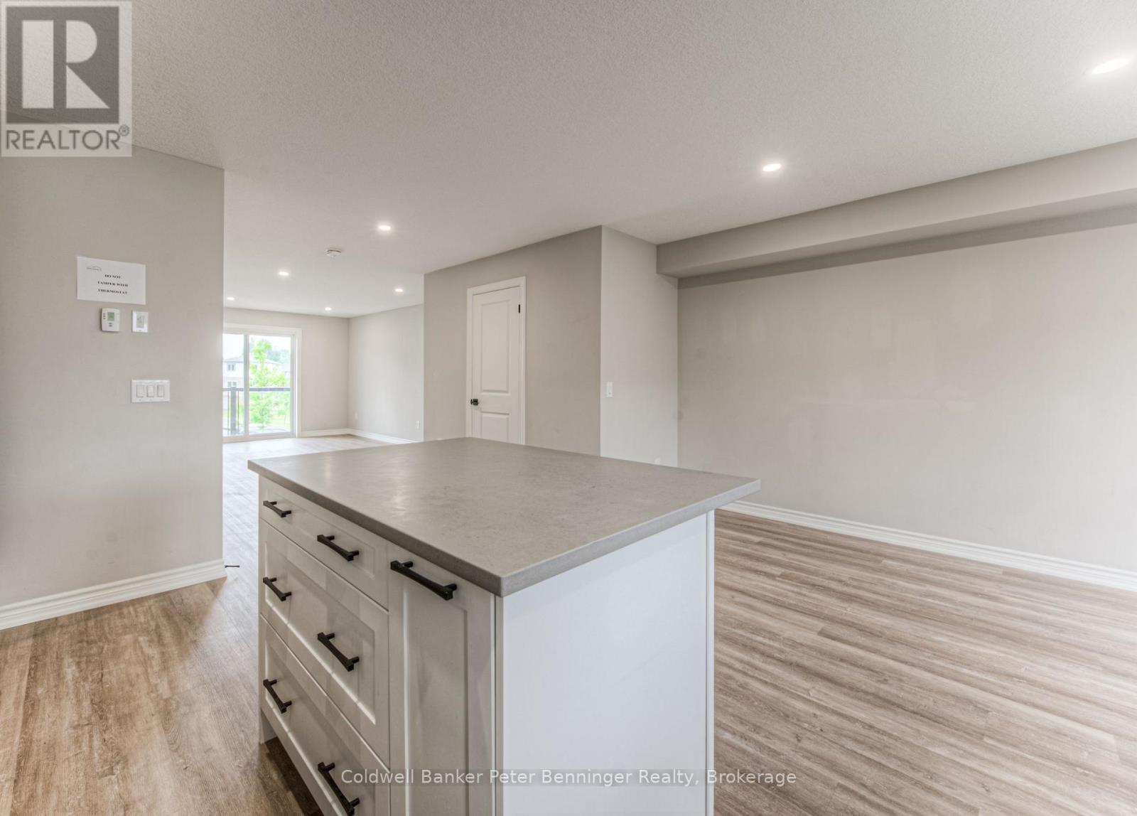 253 Chapel Hill Drive, Kitchener, Ontario N2R 0S4 - Photo 13 - X12550058