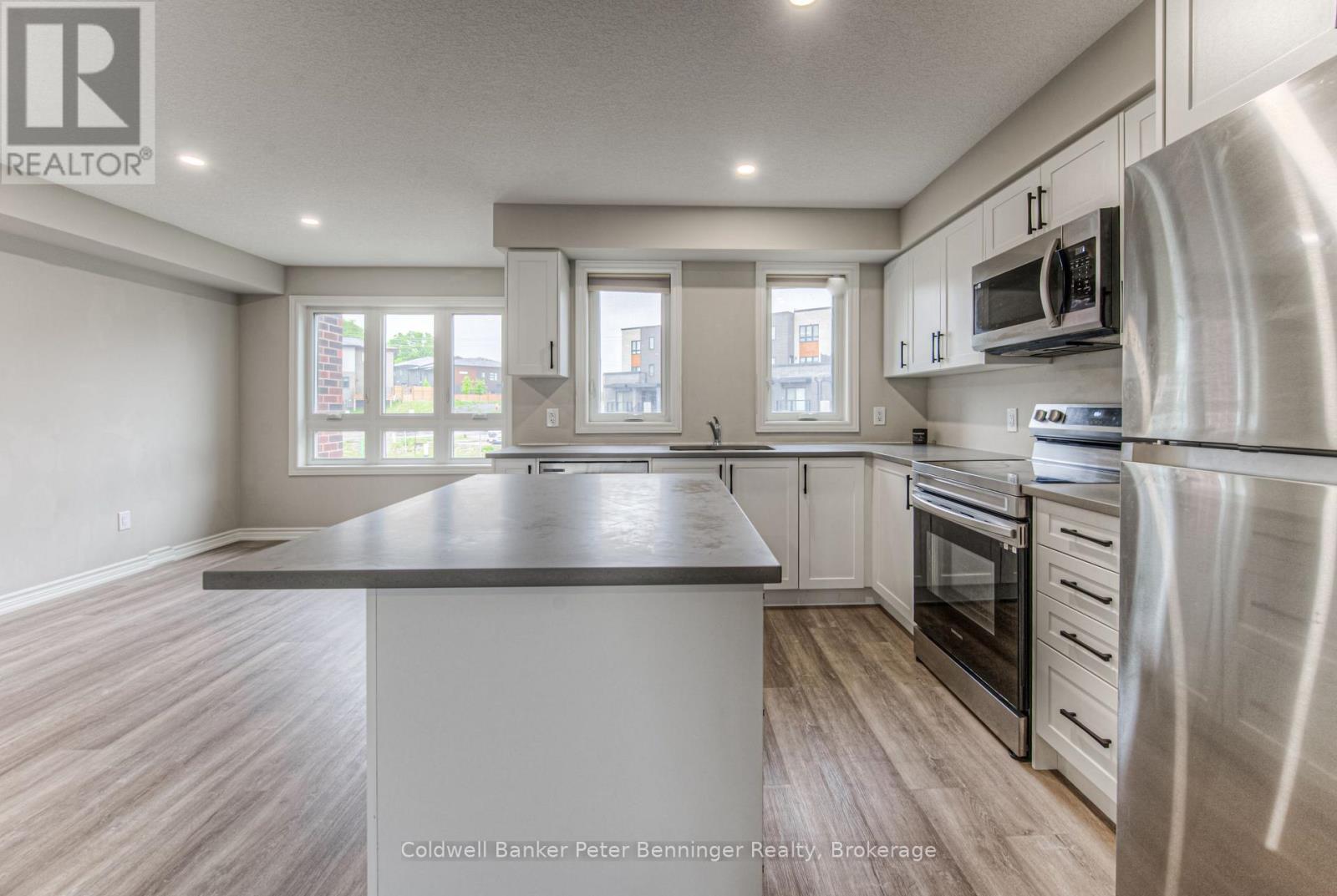 253 Chapel Hill Drive, Kitchener, Ontario N2R 0S4 - Photo 15 - X12550058