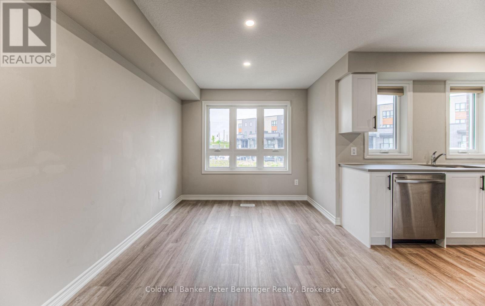 253 Chapel Hill Drive, Kitchener, Ontario N2R 0S4 - Photo 19 - X12550058