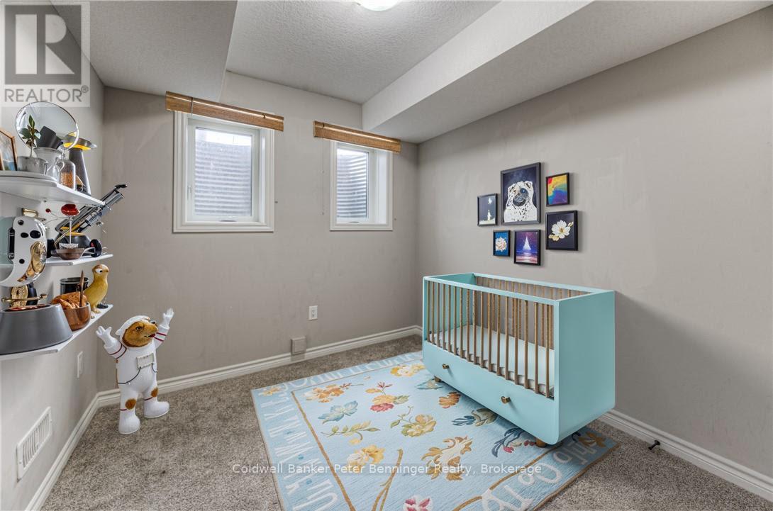 253 Chapel Hill Drive, Kitchener, Ontario N2R 0S4 - Photo 28 - X12550058