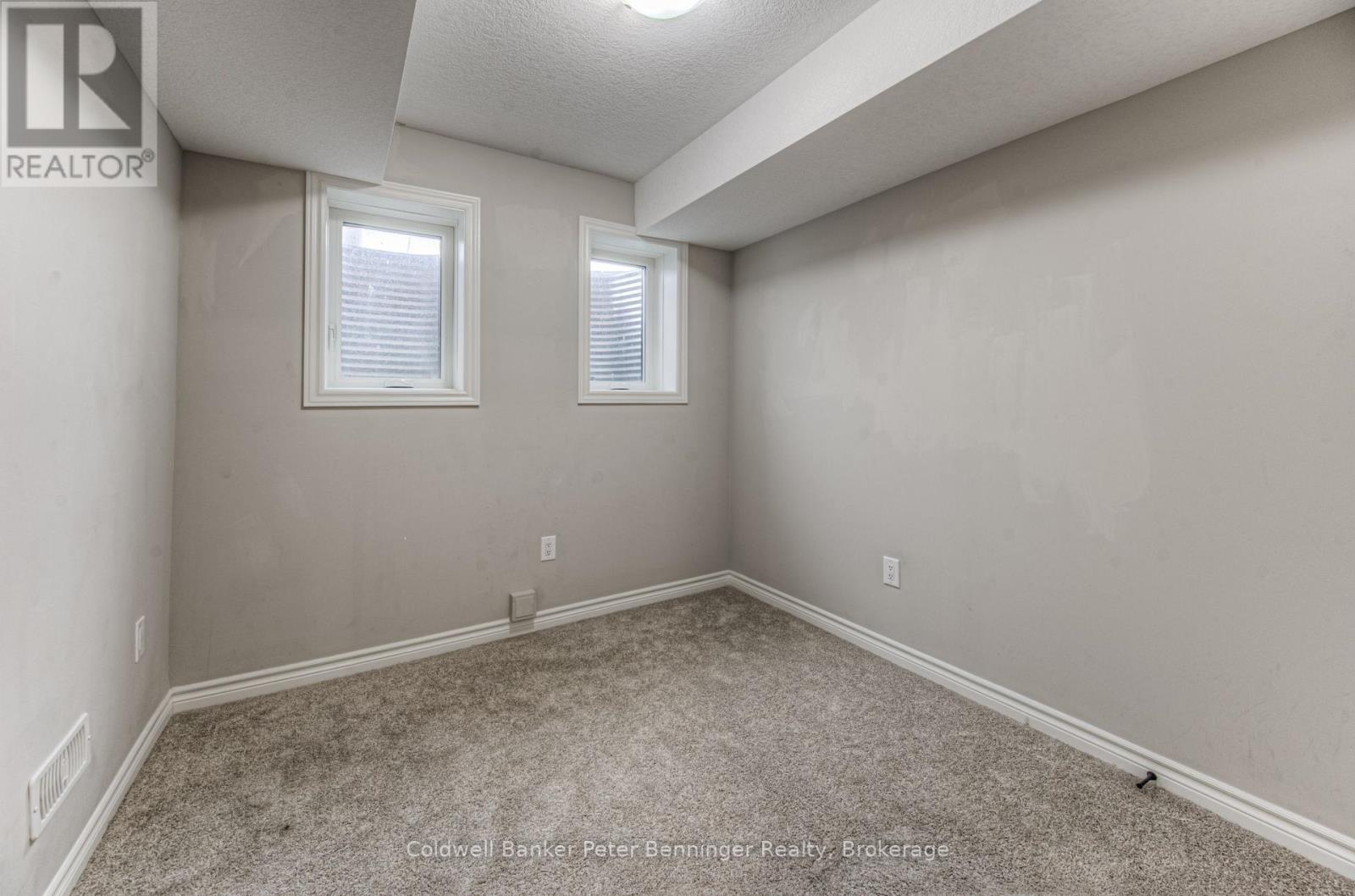 253 Chapel Hill Drive, Kitchener, Ontario N2R 0S4 - Photo 29 - X12550058