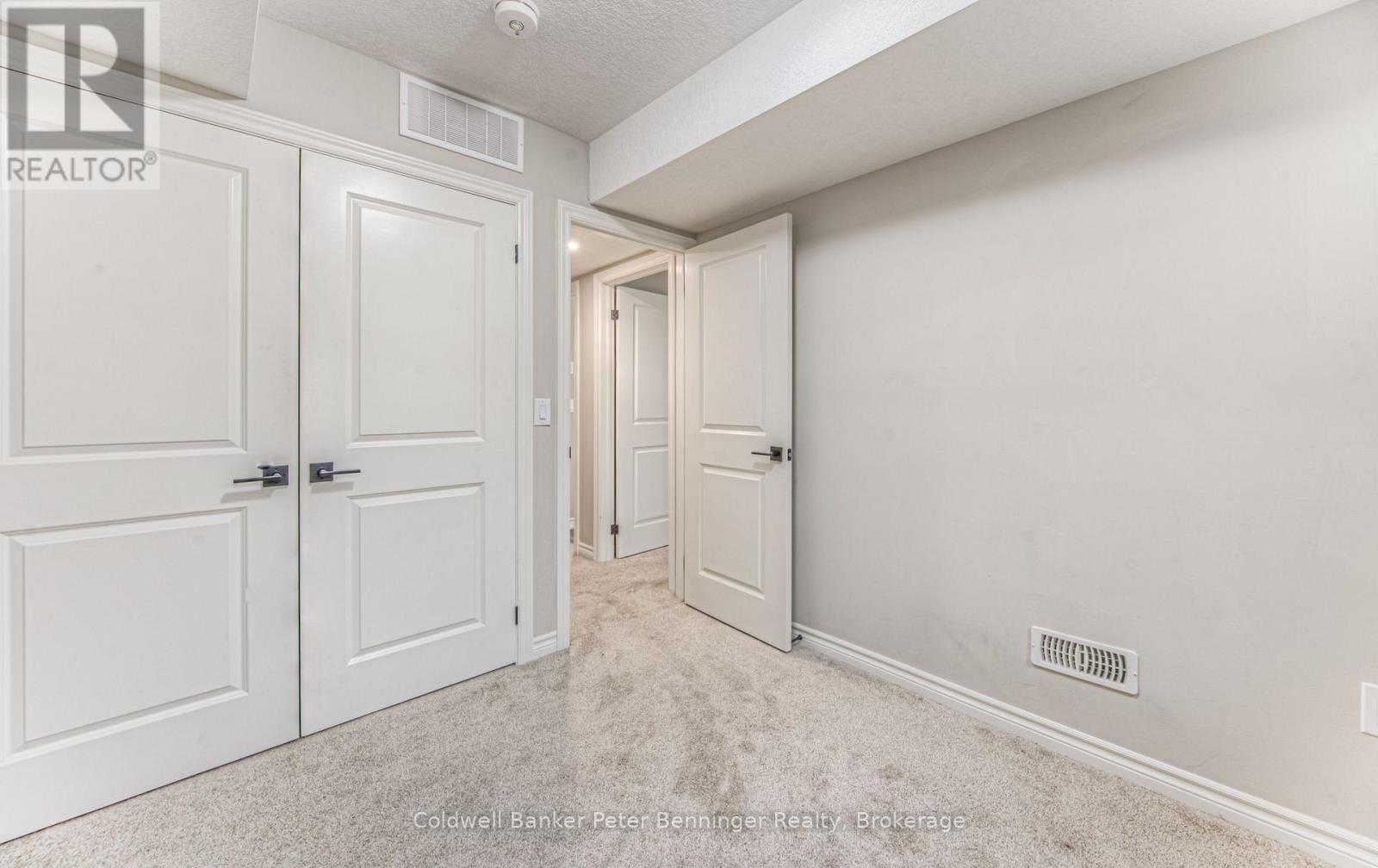 253 Chapel Hill Drive, Kitchener, Ontario N2R 0S4 - Photo 33 - X12550058