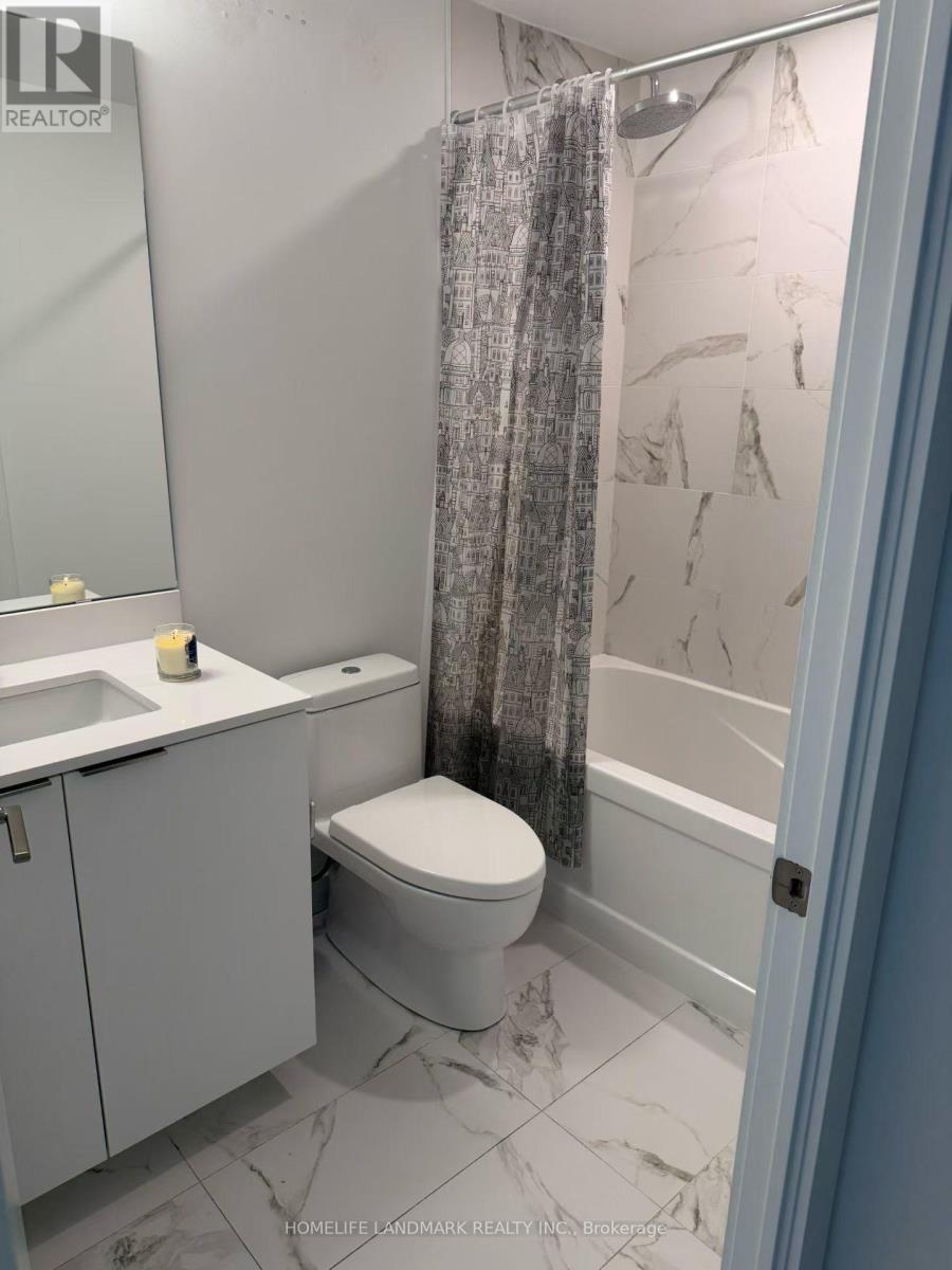 7 Golden Lion Heights, Toronto, Ontario  M2M 3T9 - Photo 2 - C12550078