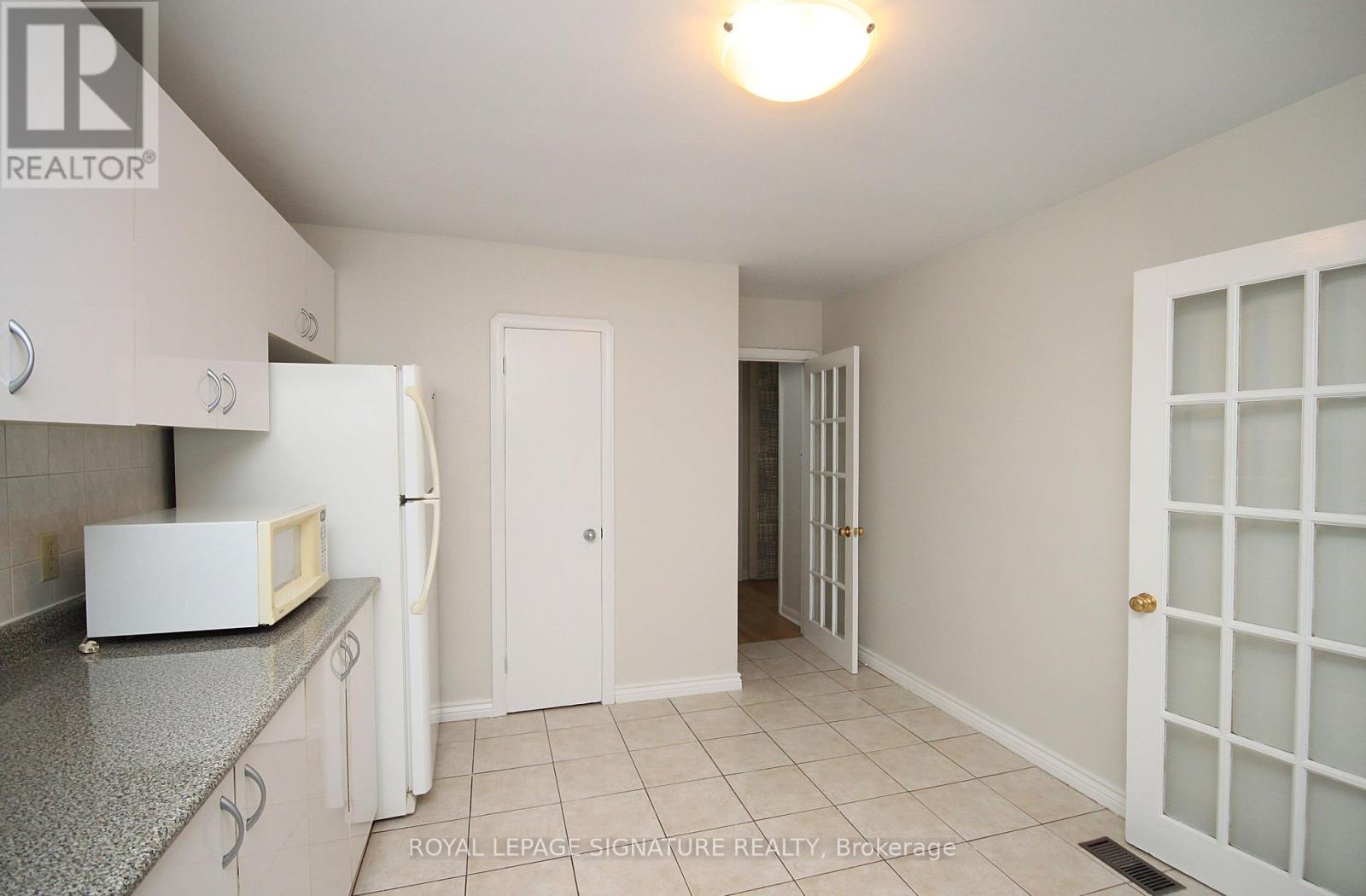 8 Birchbank Lane, Toronto, Ontario  M3B 2Y3 - Photo 3 - C12550090