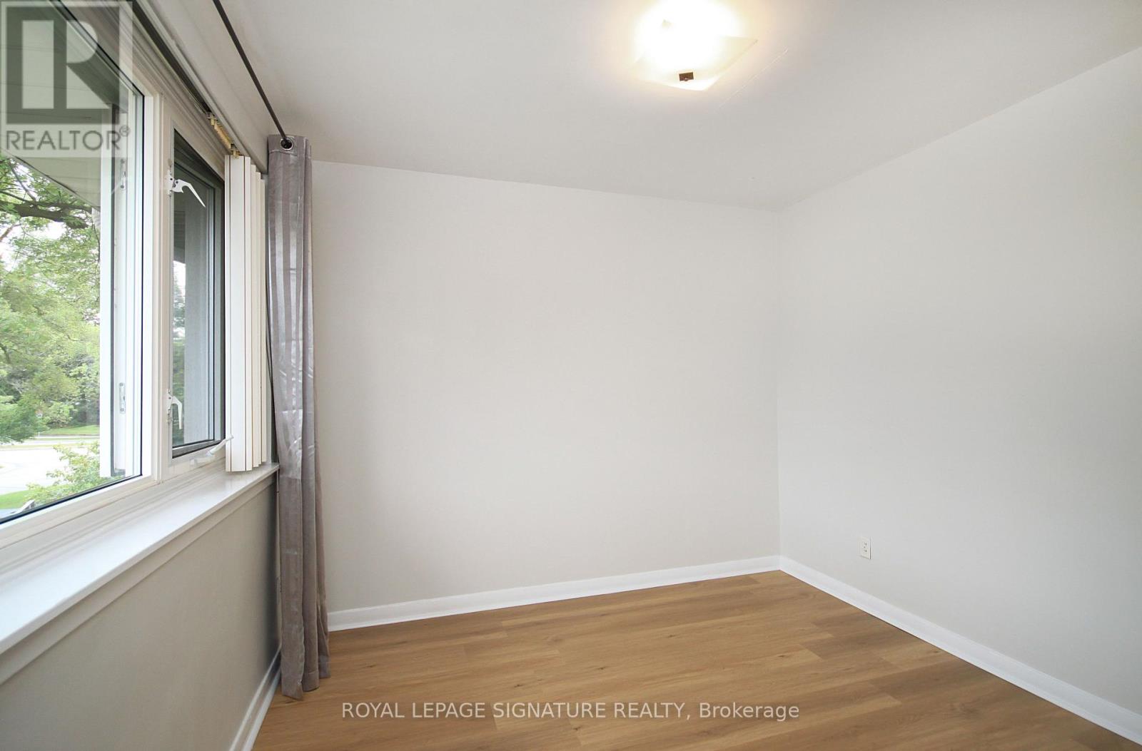 8 Birchbank Lane, Toronto, Ontario  M3B 2Y3 - Photo 7 - C12550090