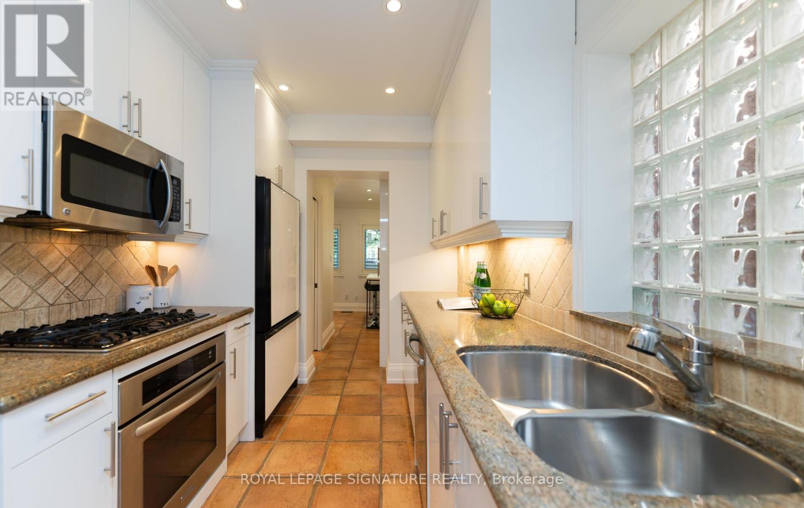 174 Woburn Avenue, Toronto, Ontario  M5M 1K7 - Photo 14 - C12550100