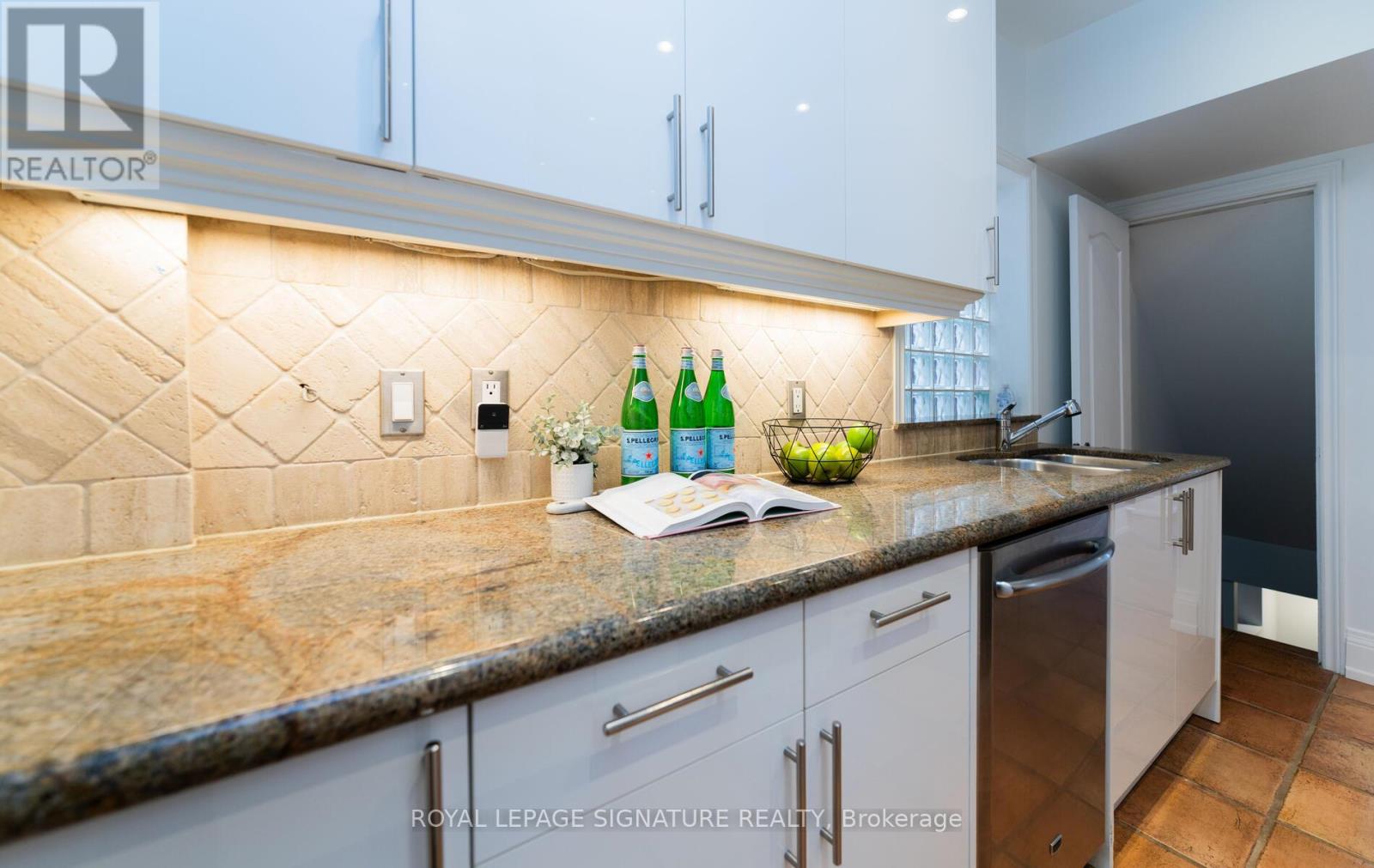 174 Woburn Avenue, Toronto, Ontario  M5M 1K7 - Photo 15 - C12550100