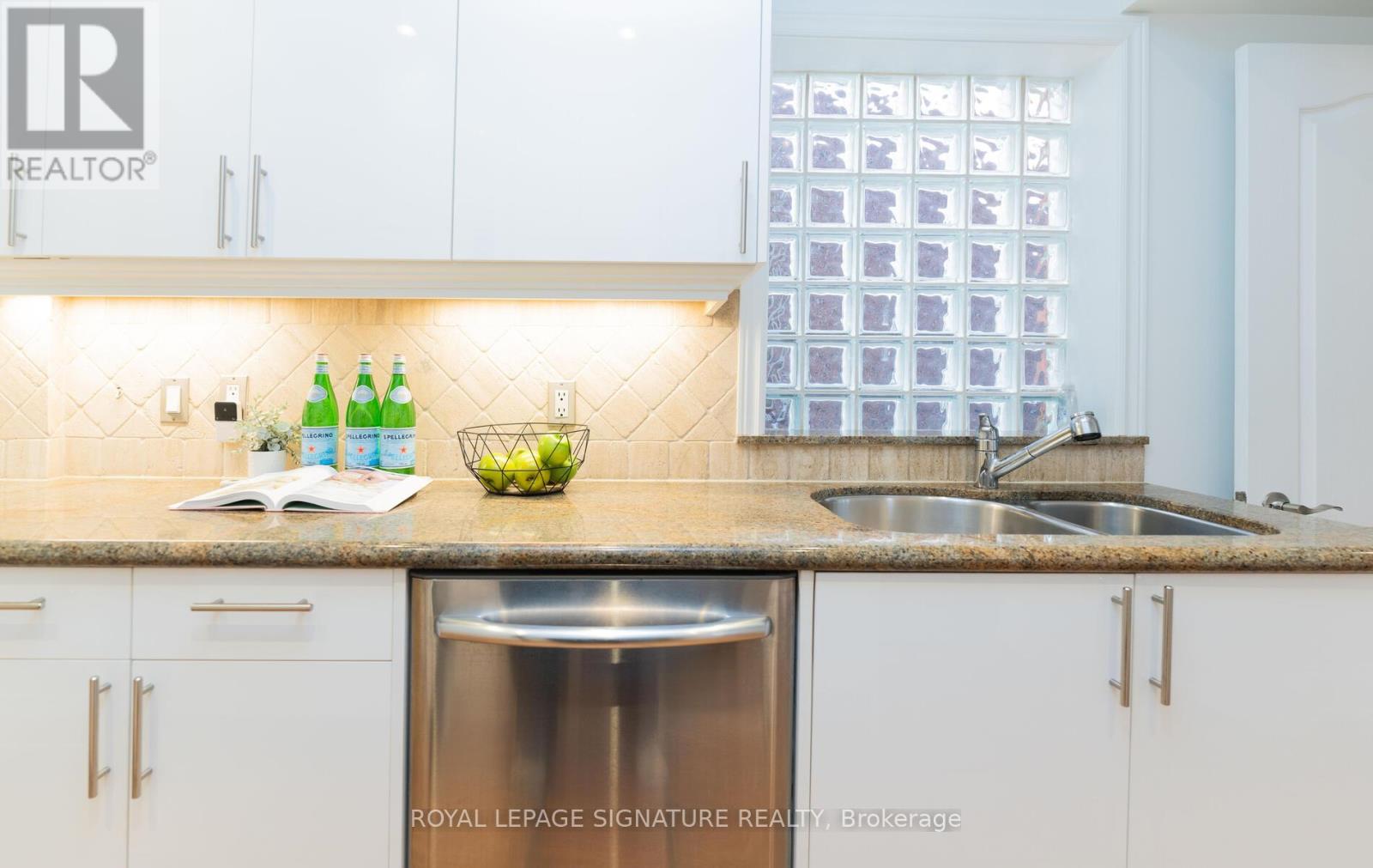 174 Woburn Avenue, Toronto, Ontario  M5M 1K7 - Photo 20 - C12550100