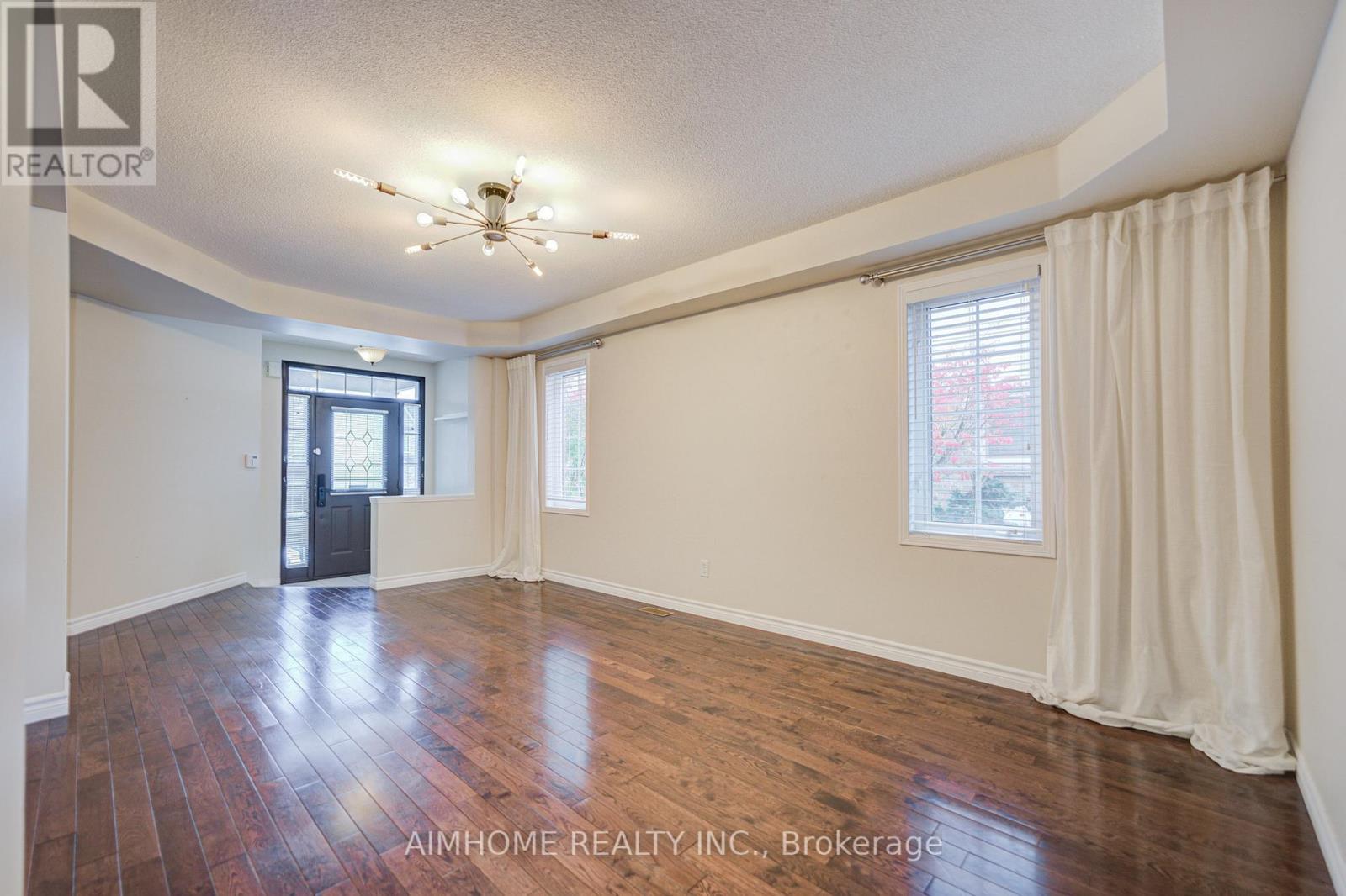 562 Mcbean Avenue, Newmarket, Ontario  L3X 2N5 - Photo 11 - N12550082