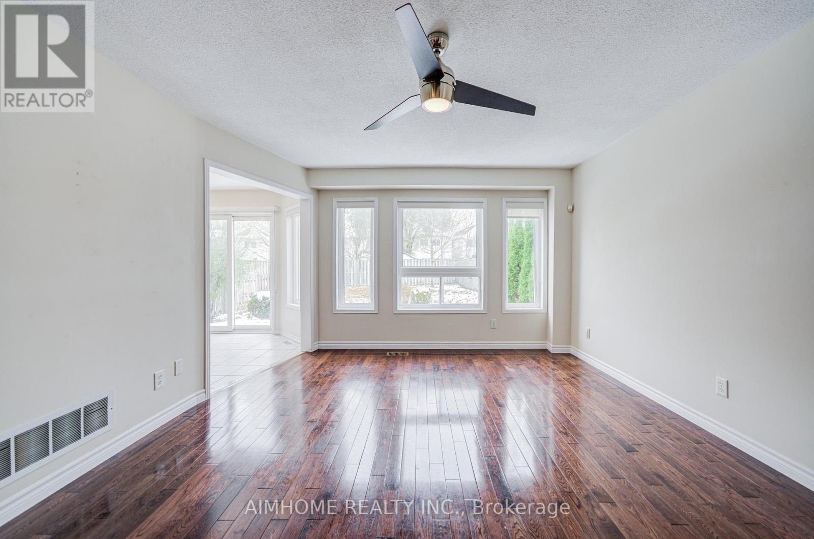 562 Mcbean Avenue, Newmarket, Ontario  L3X 2N5 - Photo 17 - N12550082