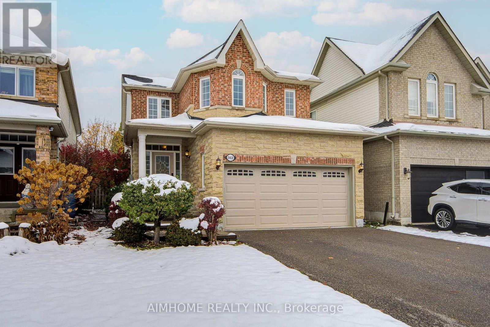 562 Mcbean Avenue, Newmarket, Ontario  L3X 2N5 - Photo 2 - N12550082